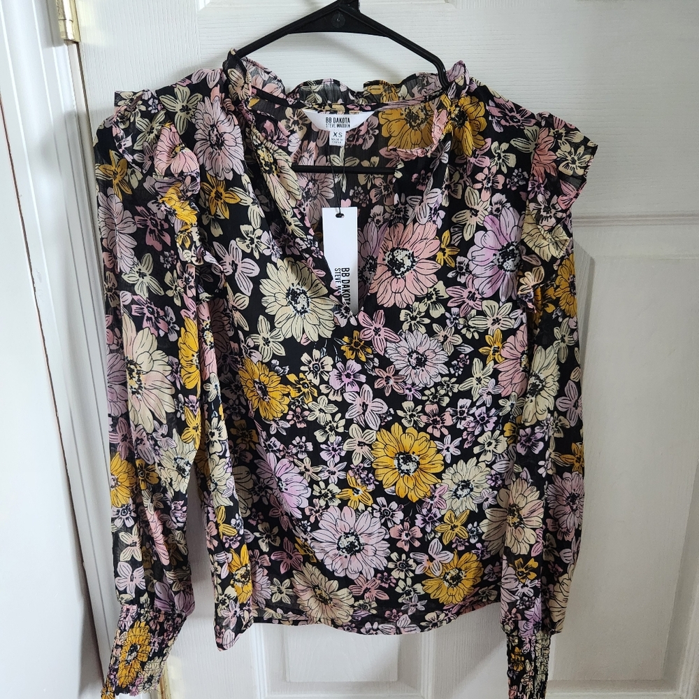 Nwt BB DAKOTA Women's Floral Me Not light weight long sleeve Top xs